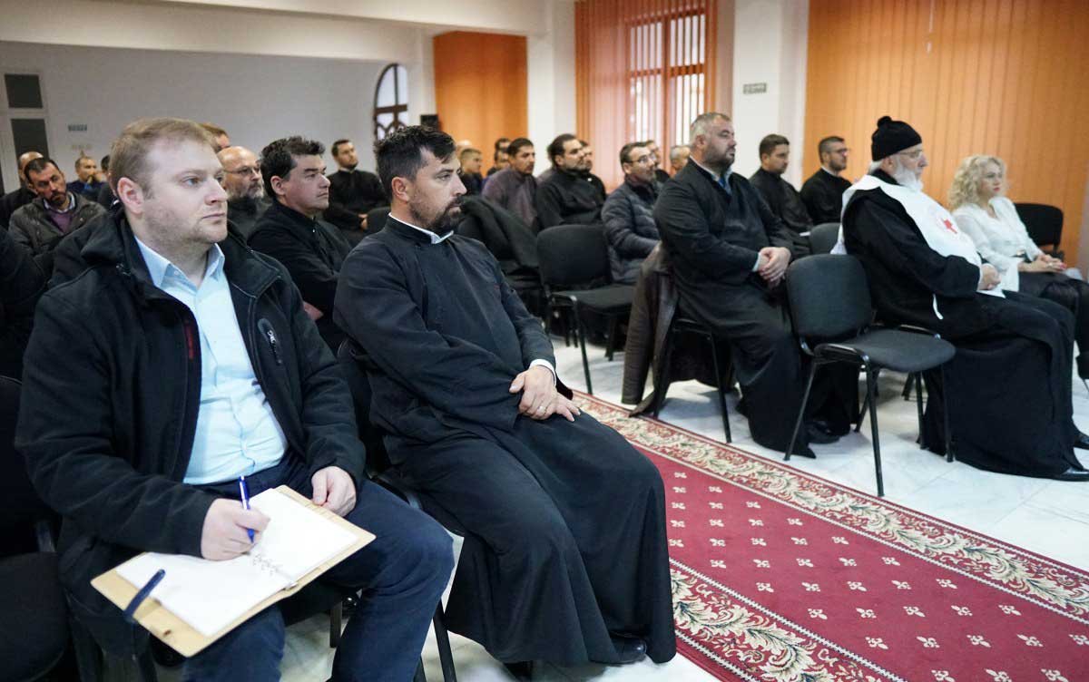 Curs de prim ajutor pentru preoți  și cântăreți bisericești 131178