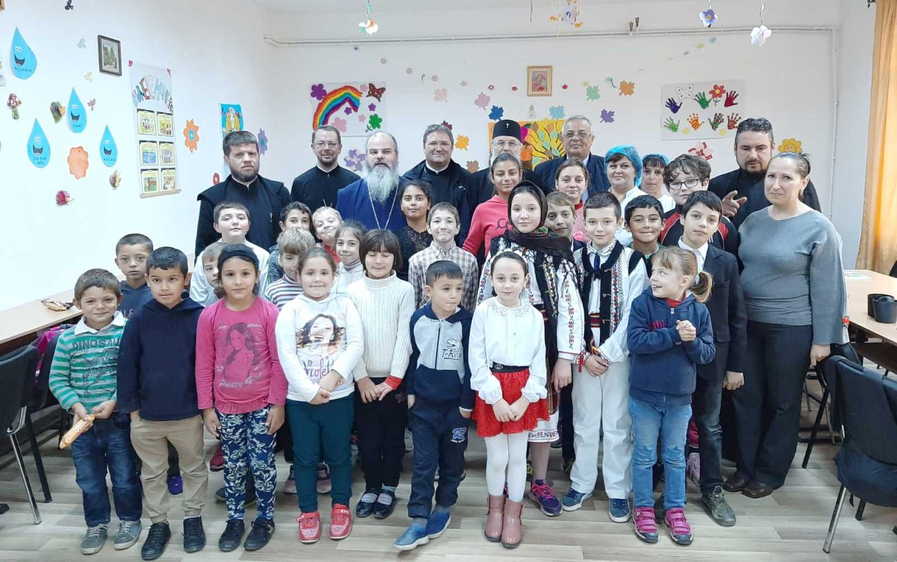 Vizite arhierești în centrele sociale ale Episcopiei Hușilor 131170
