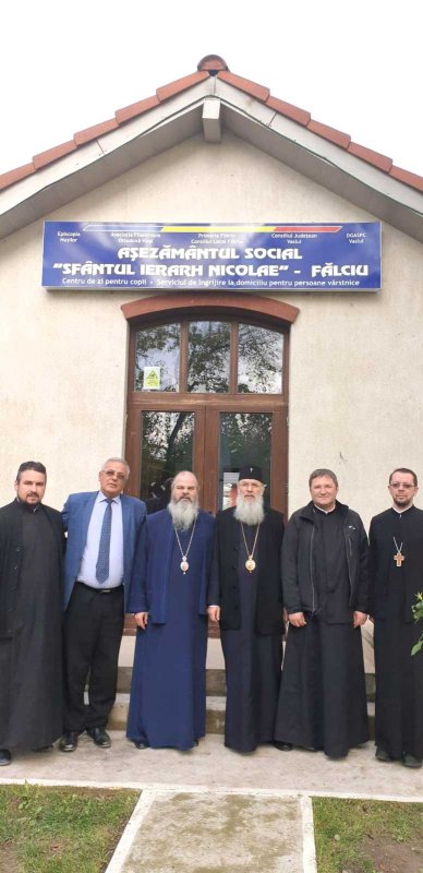Vizite arhierești în centrele sociale ale Episcopiei Hușilor 131172