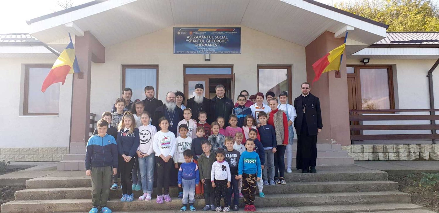Vizite arhierești în centrele sociale ale Episcopiei Hușilor 131173