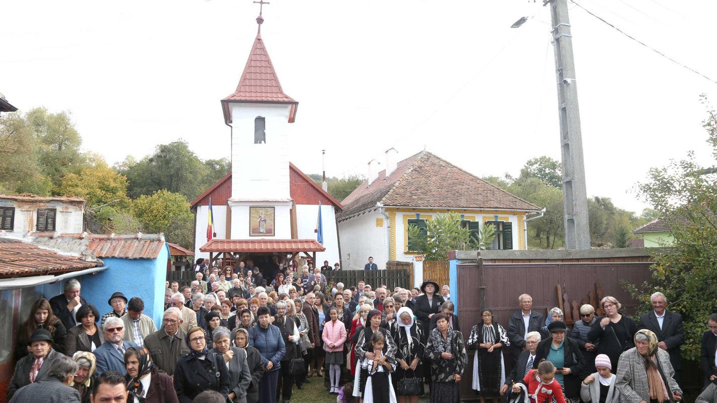 Două biserici renovate într-un sat cu 15 locuitori 131317