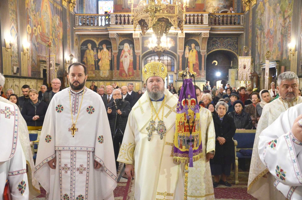 Preasfințitul Părinte Sofronie, la ceas aniversar 131324