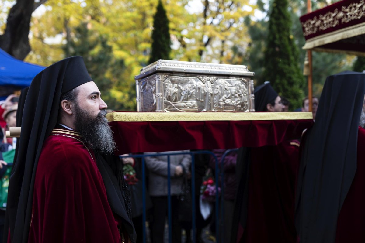 Procesiune cu moaștele Sfântului Ierarh Nectarie la Mănăstirea Radu Vodă din Capitală 131750