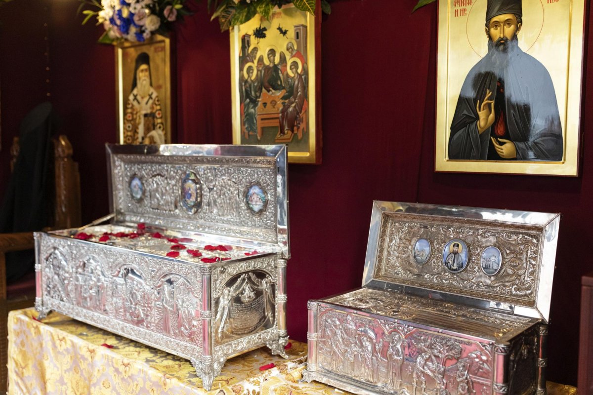 Procesiune cu moaștele Sfântului Ierarh Nectarie la Mănăstirea Radu Vodă din Capitală 131752