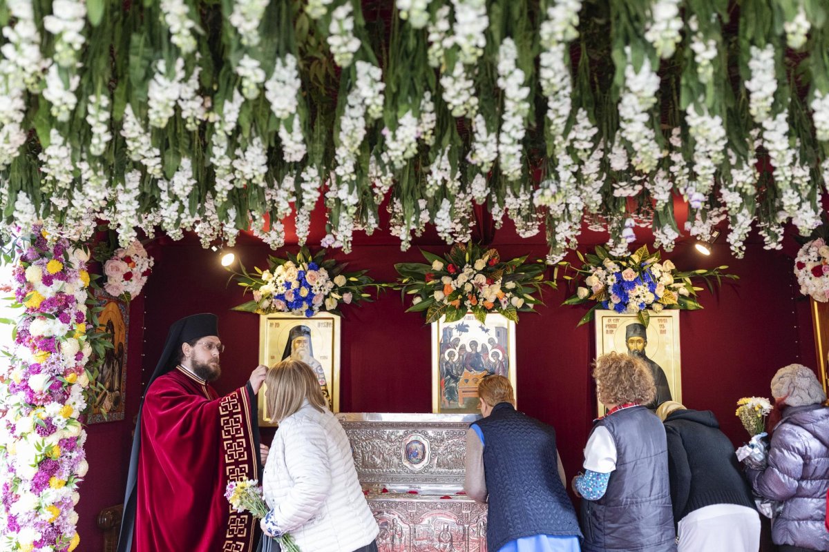Procesiune cu moaștele Sfântului Ierarh Nectarie la Mănăstirea Radu Vodă din Capitală 131754