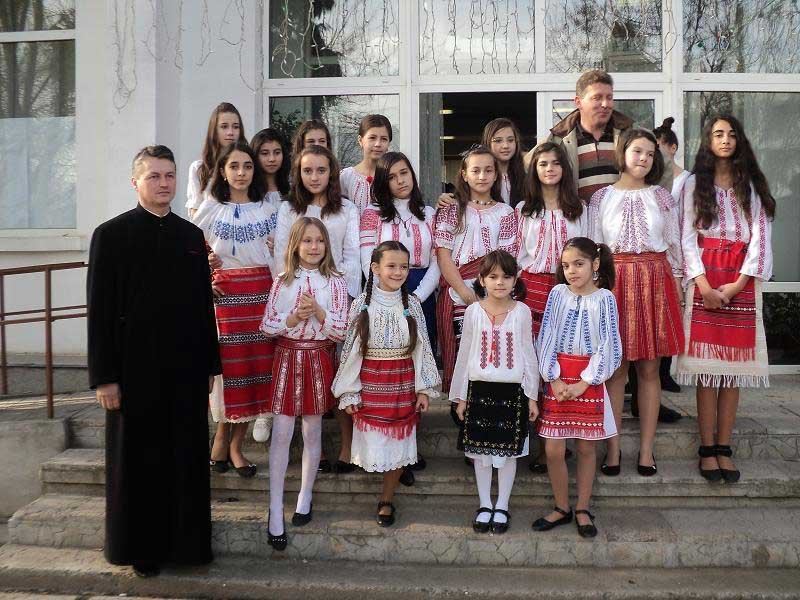 Copiii din Surlari învață ceea ce trăiesc 131767