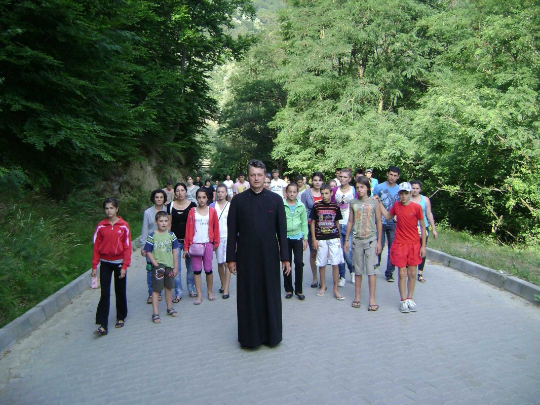 Copiii din Surlari învață ceea ce trăiesc 131770