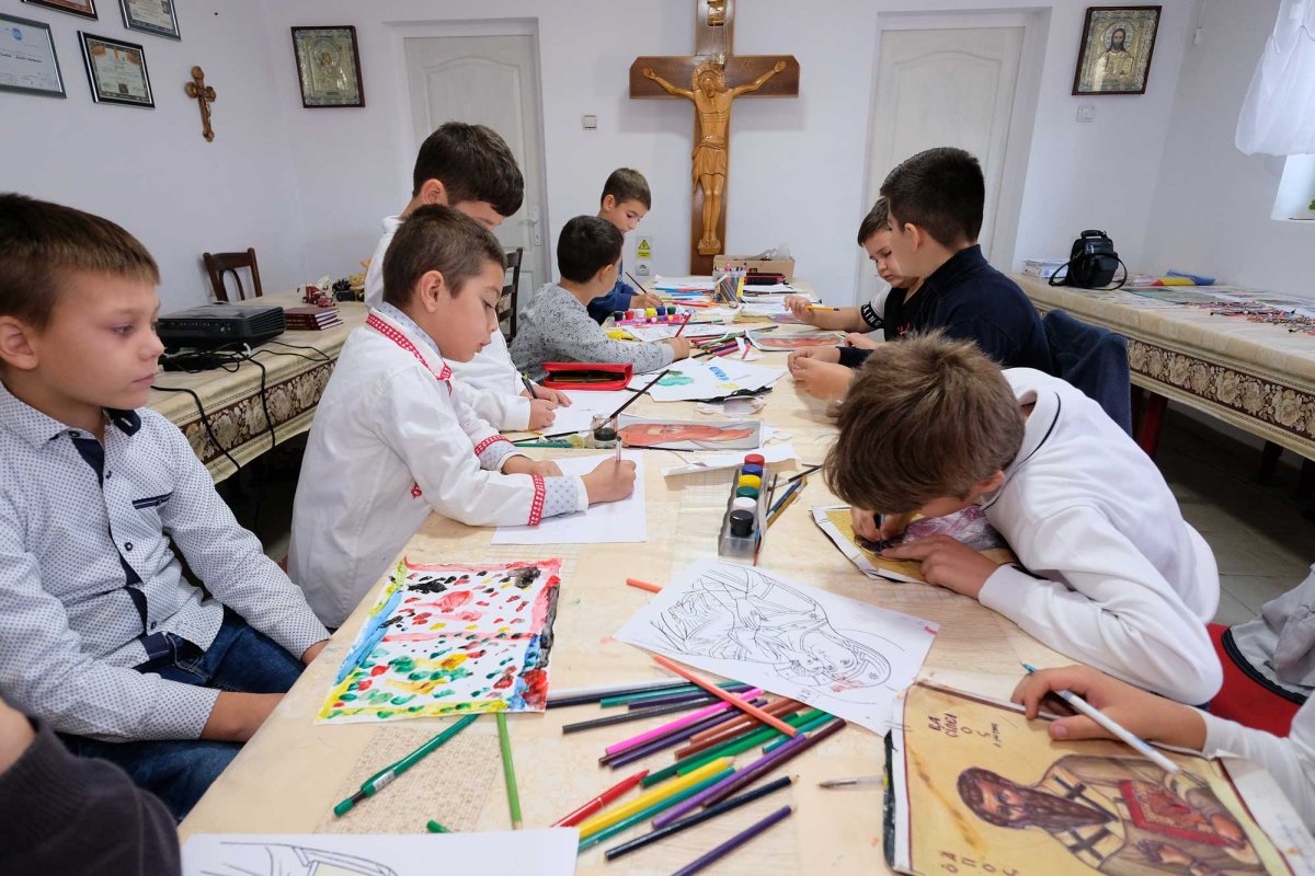 Copiii din Surlari învață ceea ce trăiesc 131771