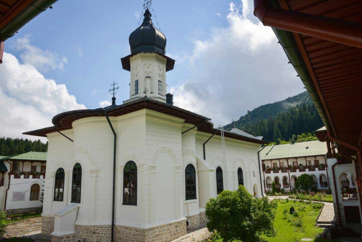 Mitropolitul Moldovei şi Bucovinei, la hramul Mănăstirii Agapia 131783