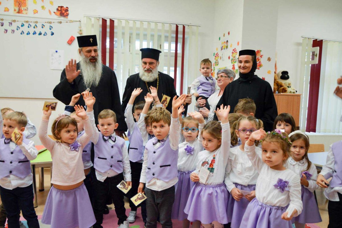 Vizită pastorală în Arhiepiscopia Romanului și Bacăului 131790