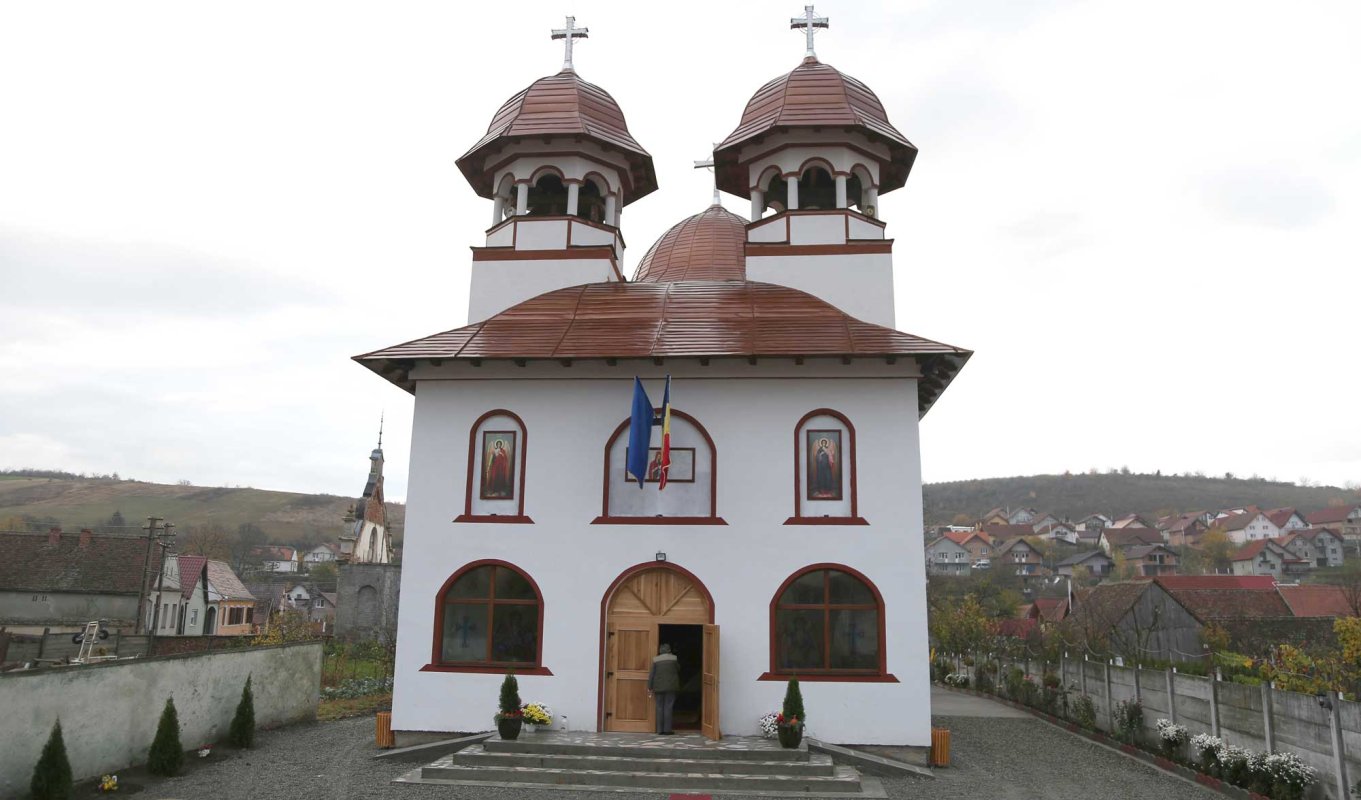 Biserica nouă din Şura Mare a fost târnosită 132075