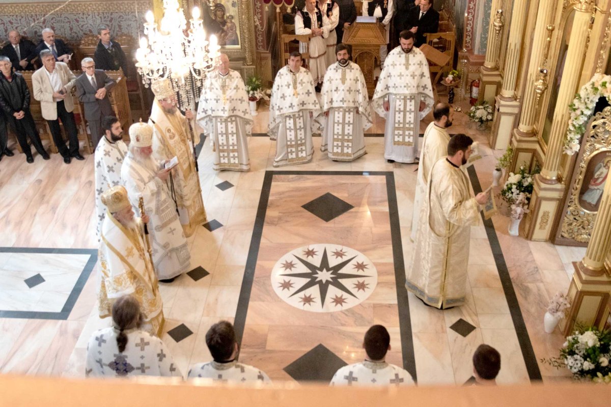 Trei ierarhi au binecuvântat lucrările de la biserica din Ineu 132179