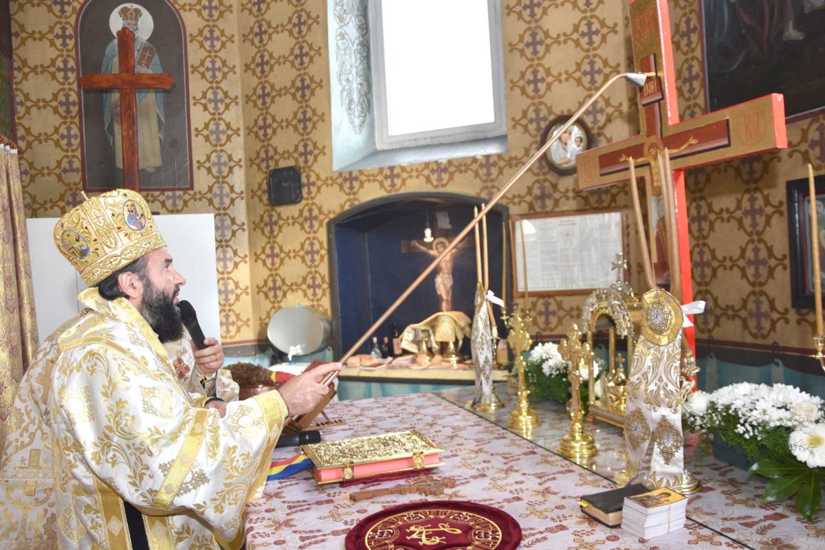 Vizită arhierească în Parohia Biniș, județul Caraș-Severin 132182