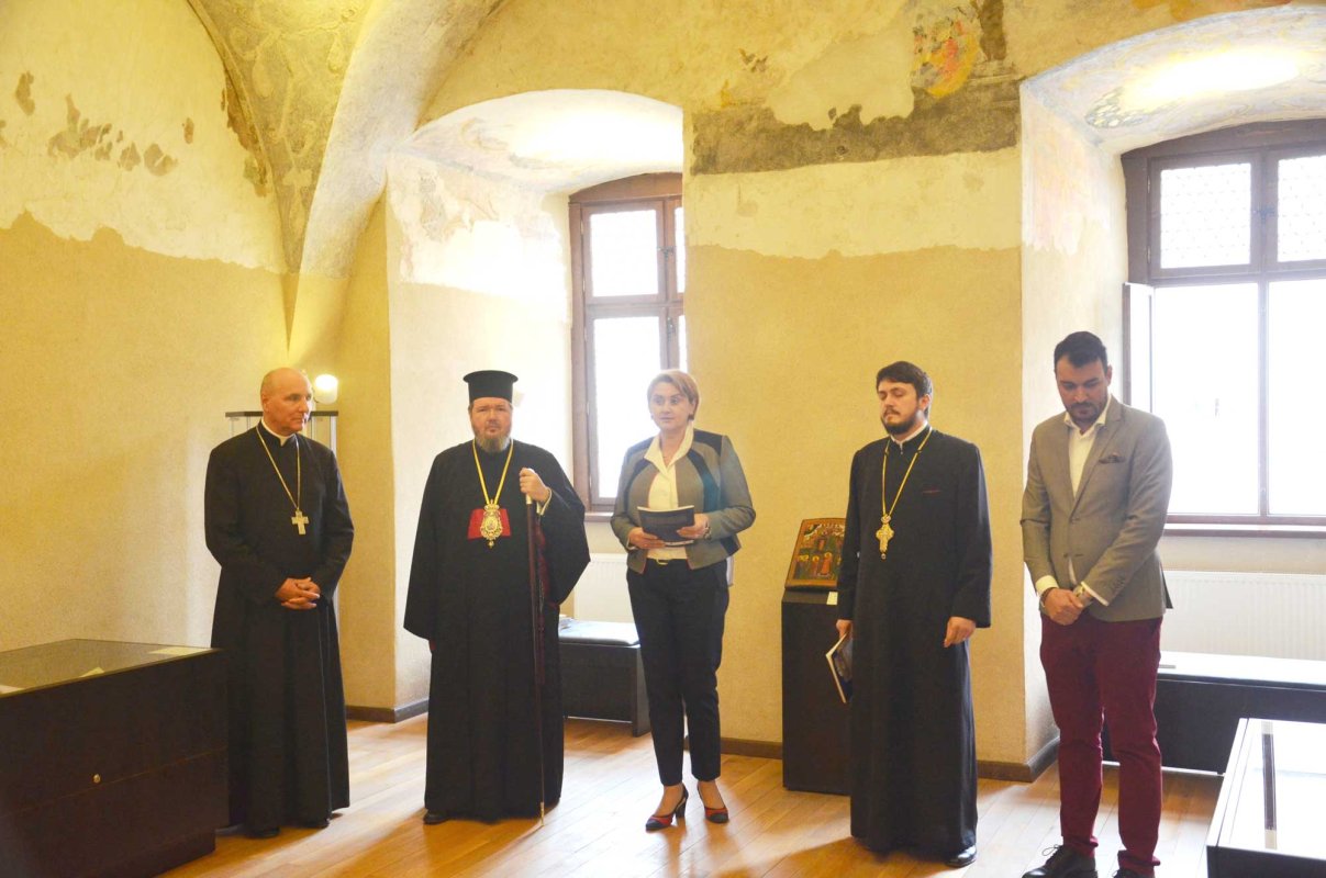 Obiecte din tezaurul eparhiei Dunării de Jos expuse la Oradea 132290