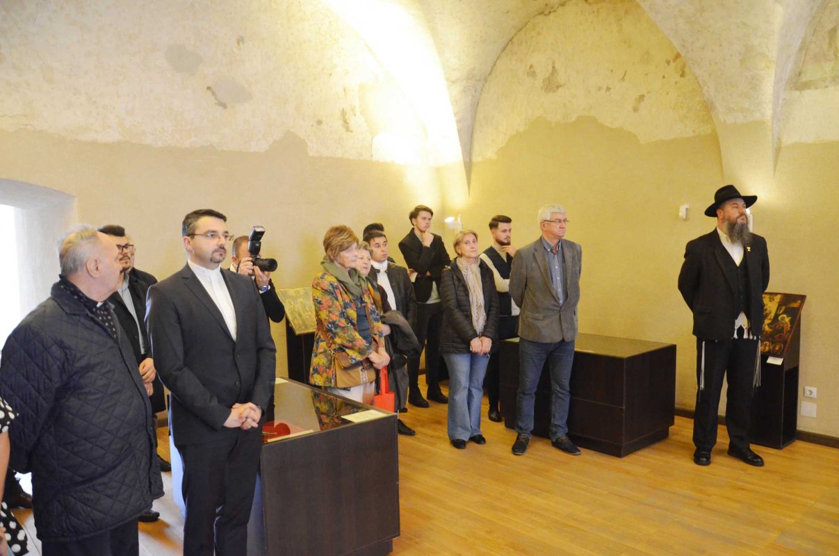 Obiecte din tezaurul eparhiei Dunării de Jos expuse la Oradea 132291