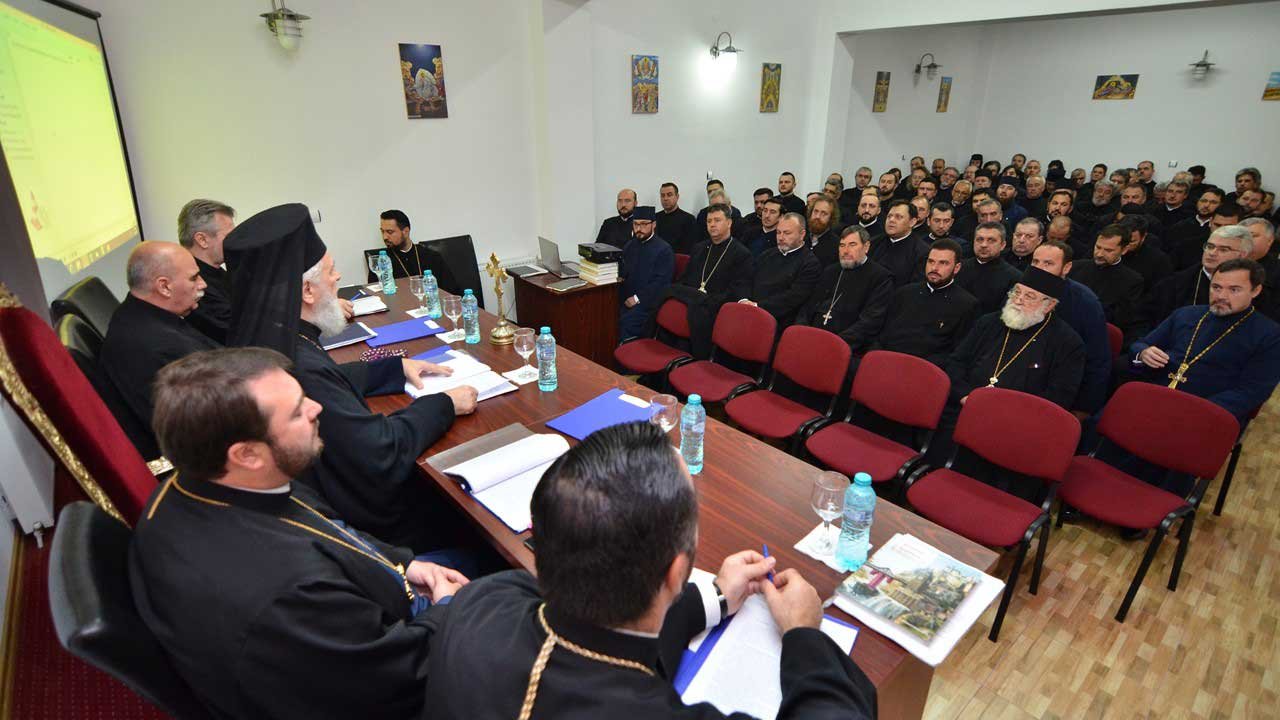 Conferință pastoral-misionară cu clerici din Arhiepiscopia Târgoviștei 132461