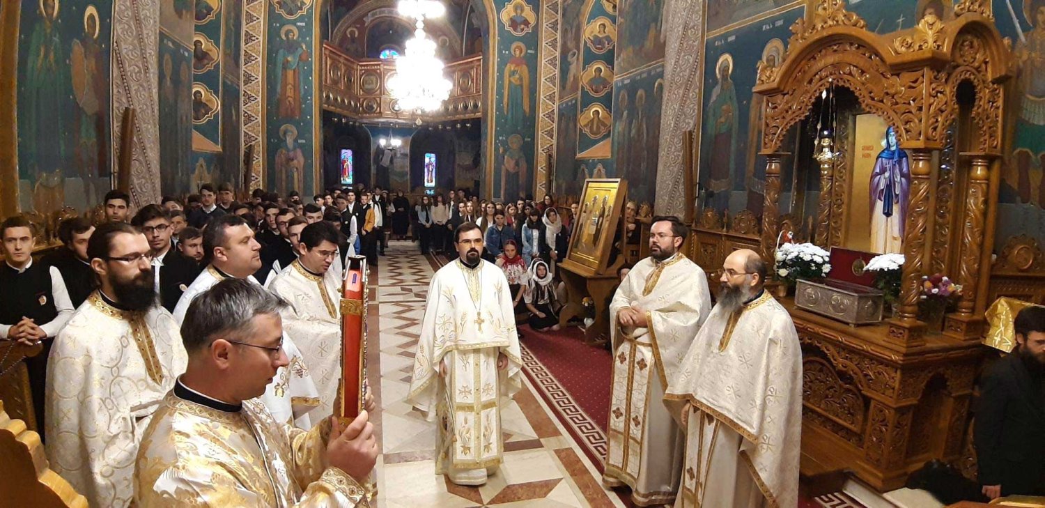 Hramul Seminarului Teologic „Sfântul Ioan Gură de Aur” din Huși 132479