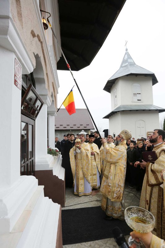 Înnoire și sfințire în parohia vrânceană Năruja 132678