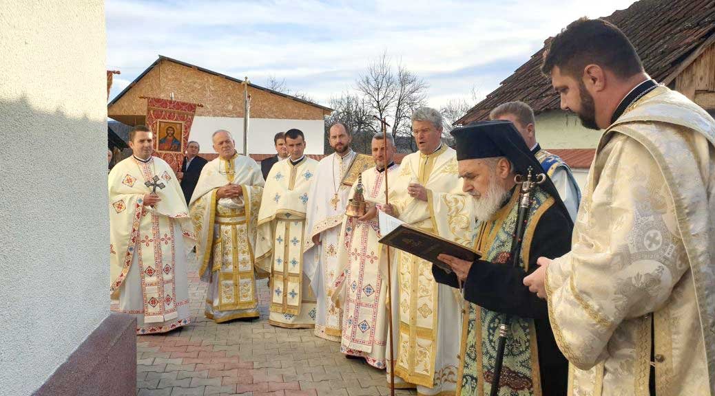 Slujire arhierească la biserica din Beliu, județul Arad 132793