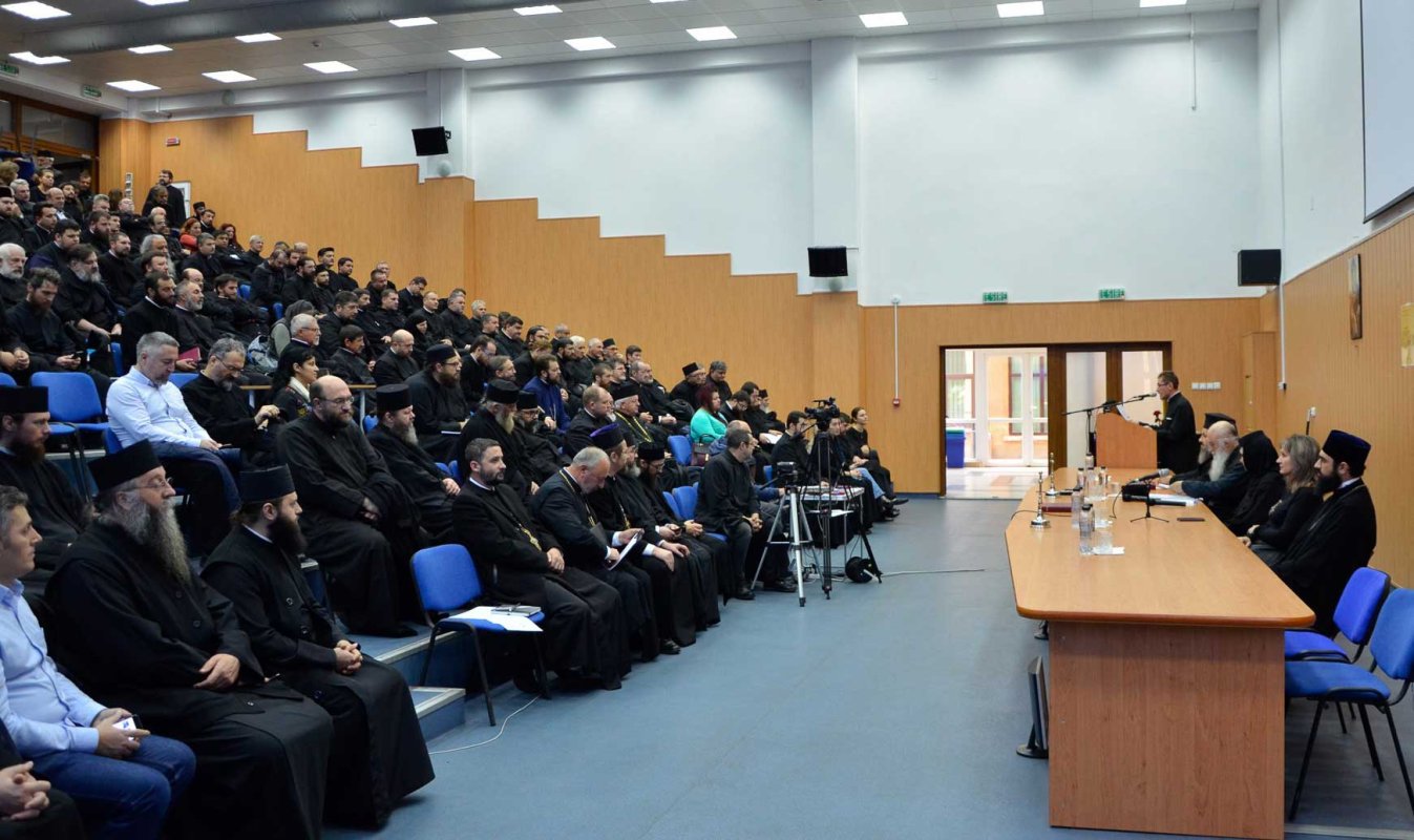 Arhimandritul Zaharia Zaharou, la conferinţa preoţilor hunedoreni 132827