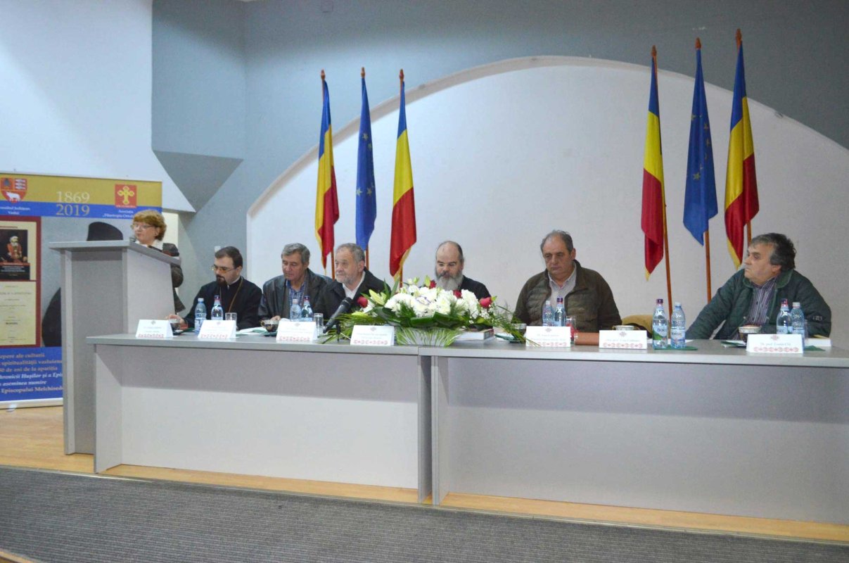 Simpozionul „Repere ale culturii și spiritualității vasluiene“, la Huşi 132836