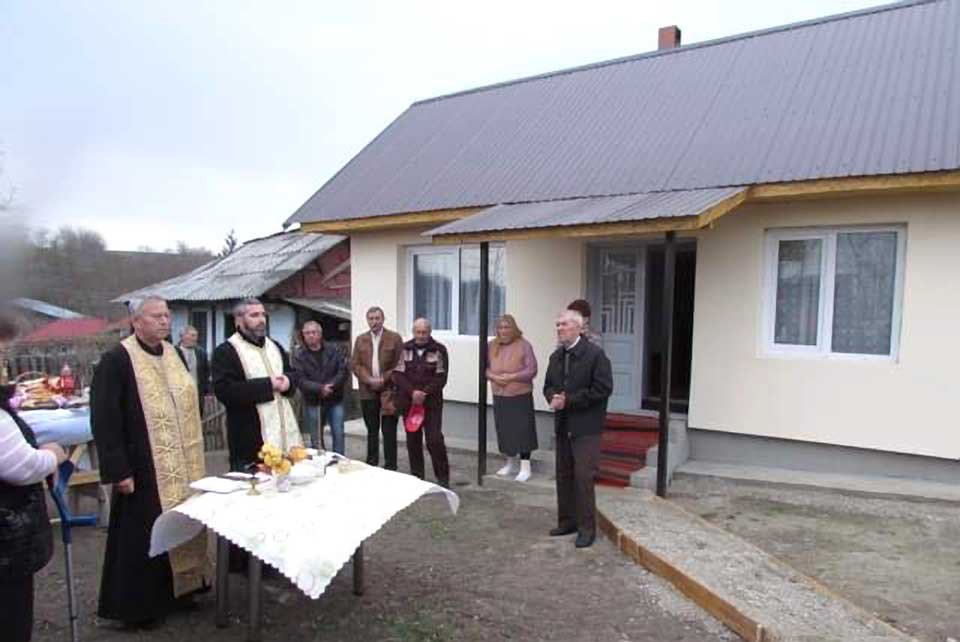 Casă construită de Biserică pentru două surori cu probleme de sănătate 132882