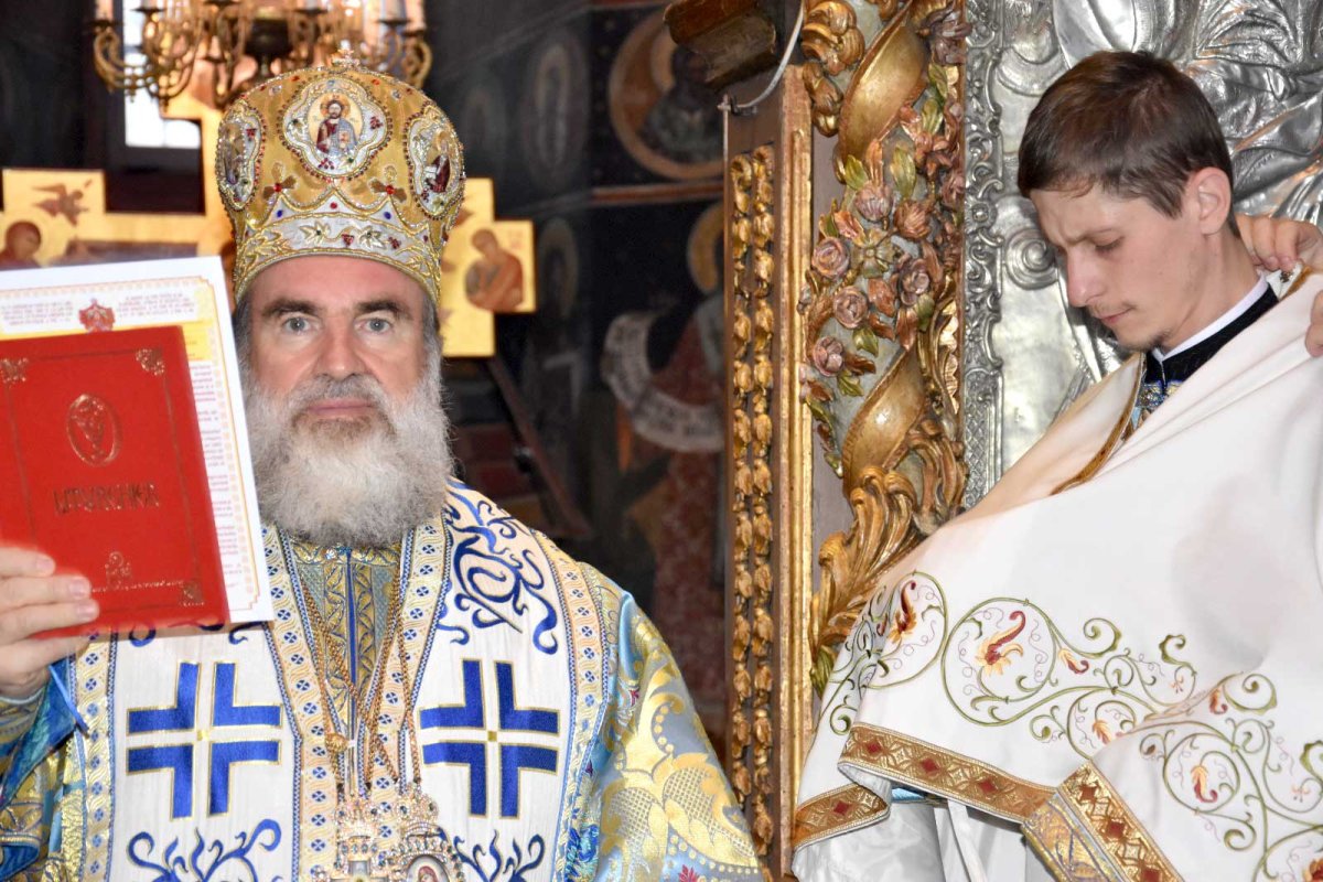 Liturghie arhierească la Catedrala Arhiepiscopală din Roman 133043