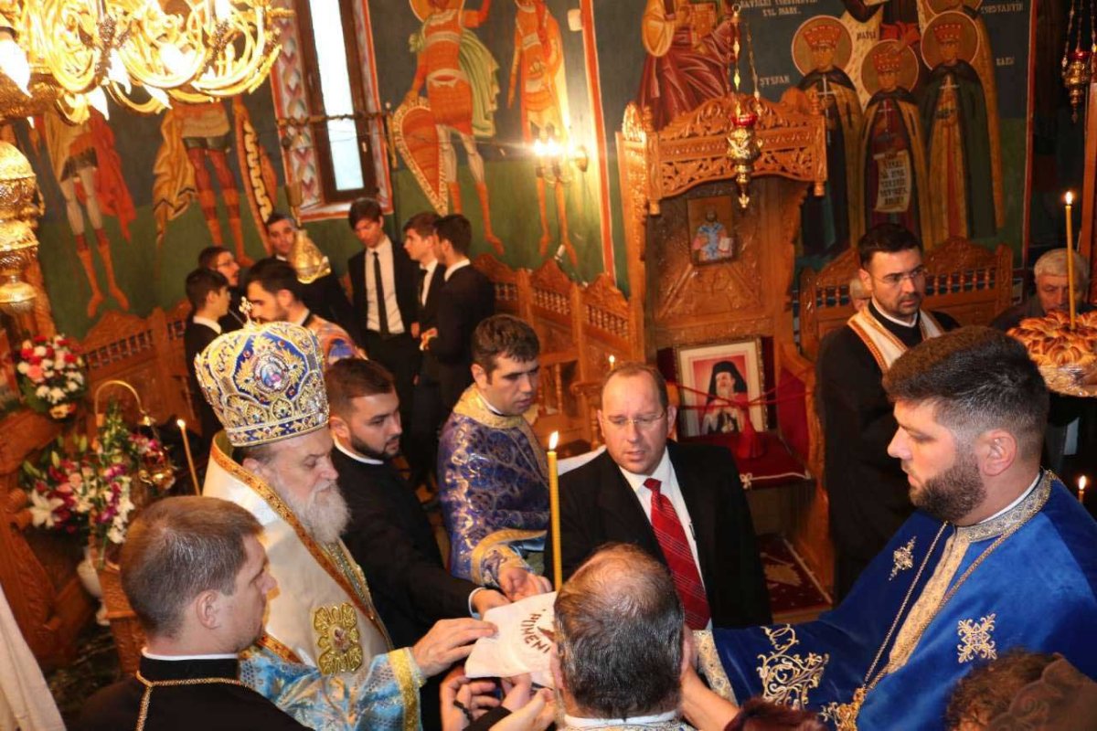 Binecuvântare la o mănăstire din judeţul Ialomiţa 133094