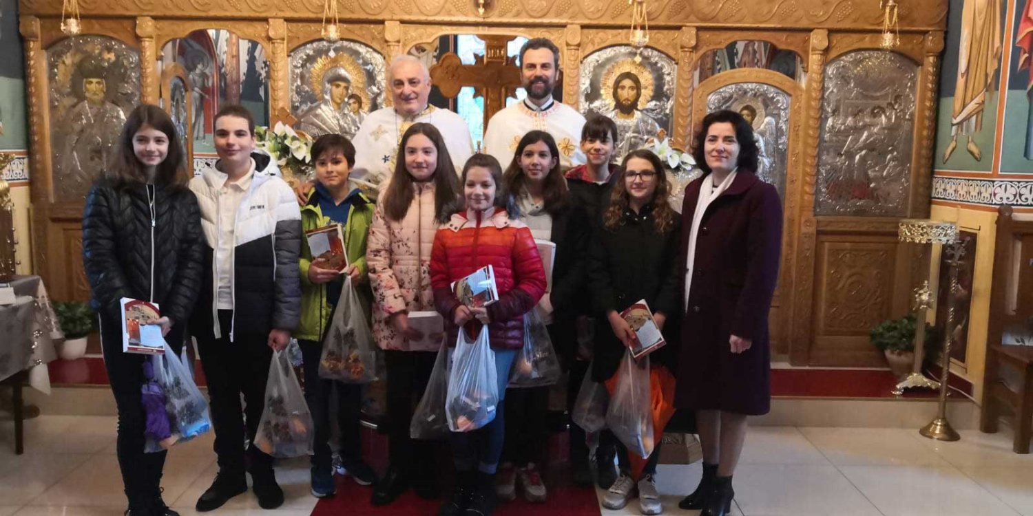 Elevi premiați în Biserica „Sfânta Fecioară Maria”-Dristor 133122