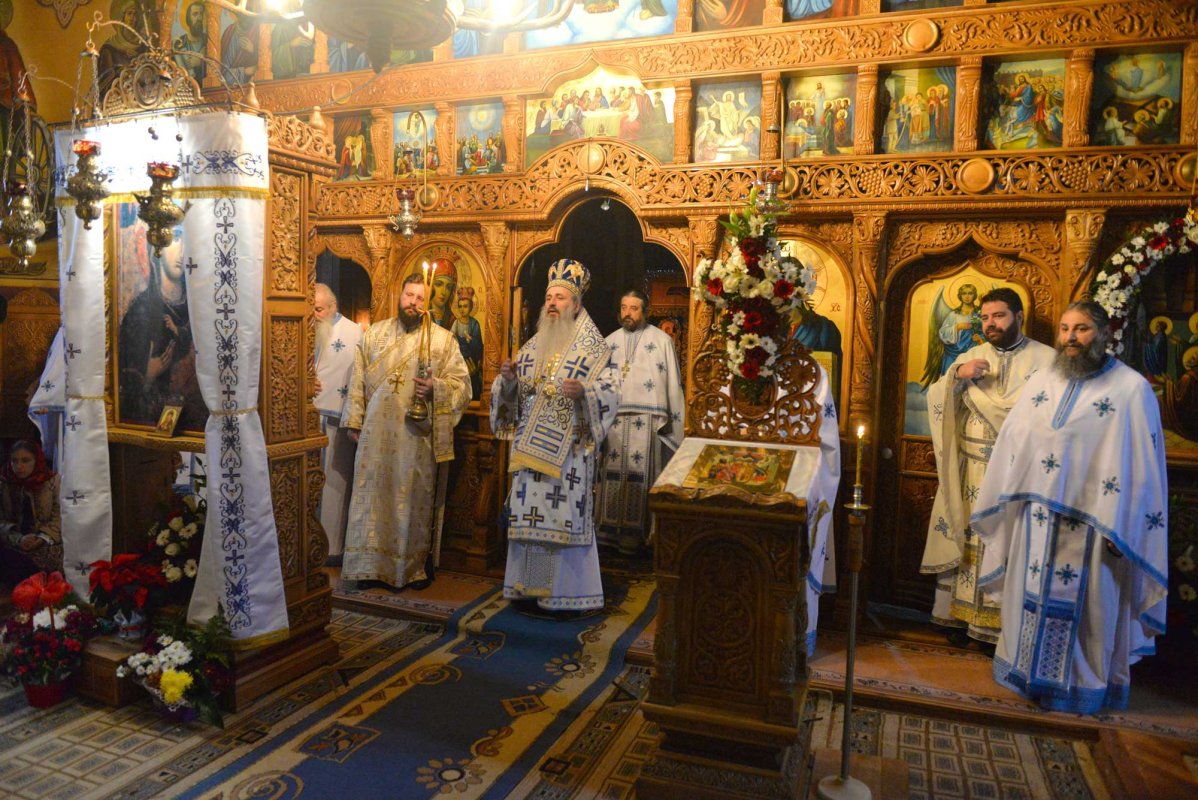 Hramul mănăstirii nemțene Peștera 133099