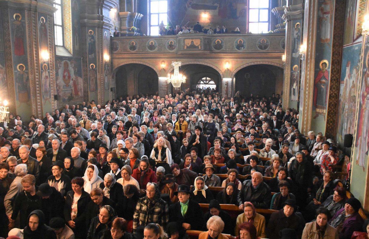 Sfinţirea bisericii de la Coroana, Bistriţa 133109