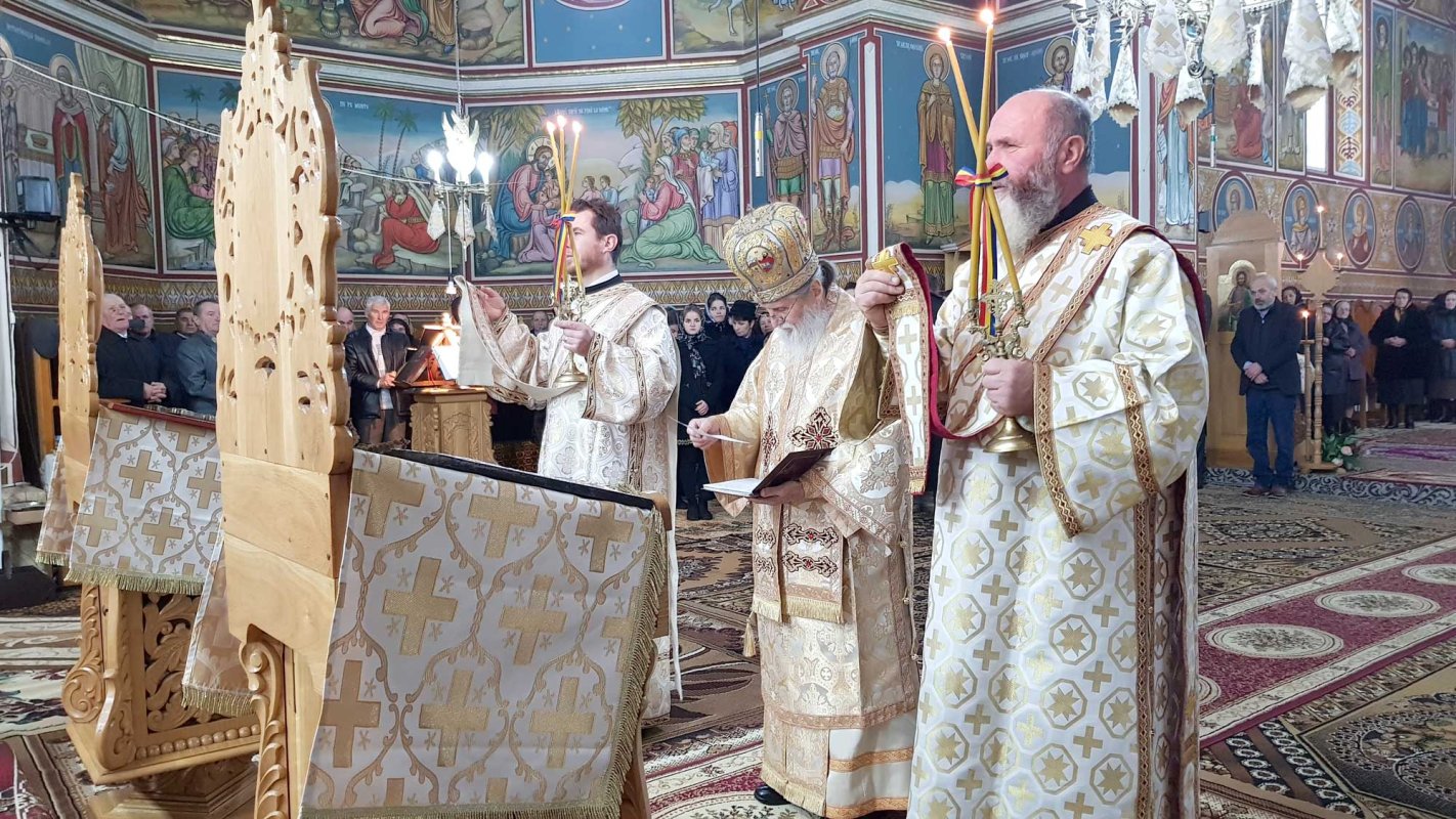 Bucurii duhovniceşti pentru credincioșii din Frătăuții Vechi 133291