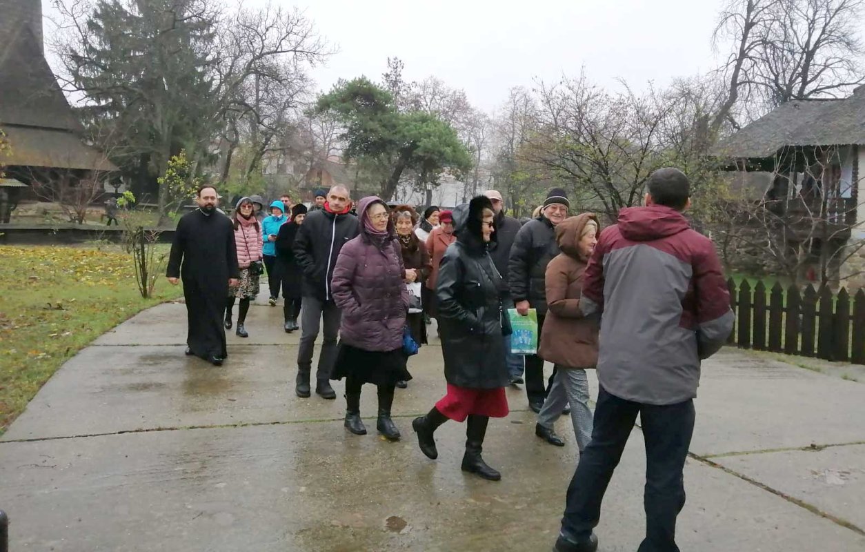 Credincioșii parohiei bucureștene „Soborul Maicii Domnului” au vizitat Muzeul Satului 133304