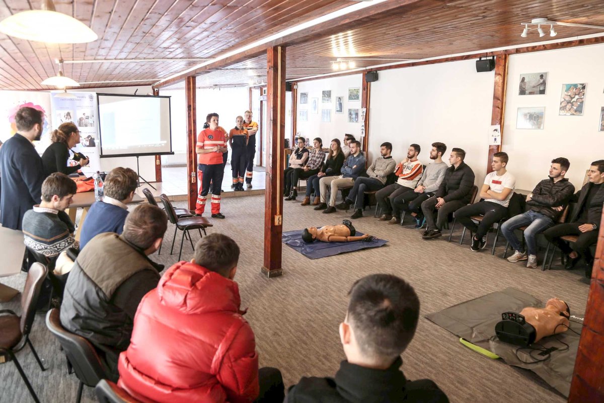 Curs de prim ajutor pentru studenții teologi 133386