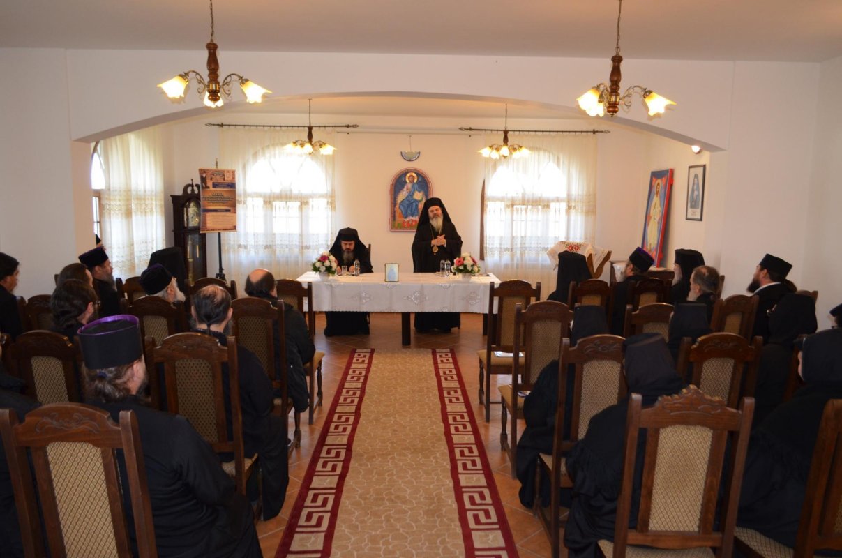 Sinaxa monahală  în Episcopia Huşilor 133463