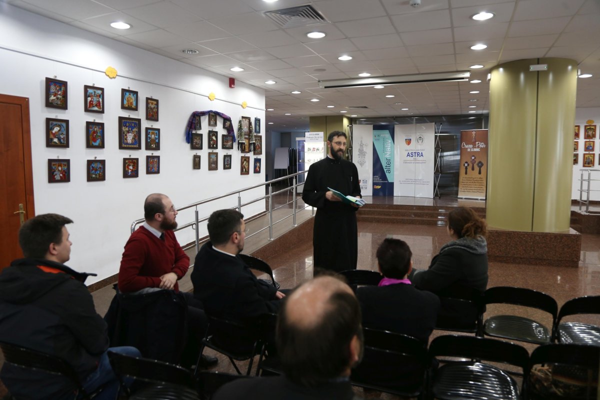 Zilele Șaguniene 2019: Expoziție de icoane la Biblioteca „ASTRA” 133527