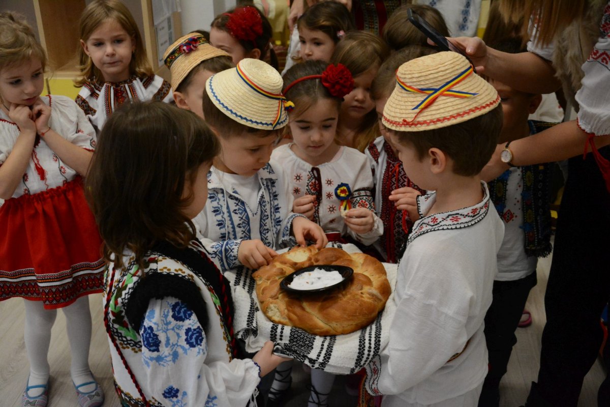 „Săptămâna românească” la Grădinița „Varlaam Mitropolitul” 133575