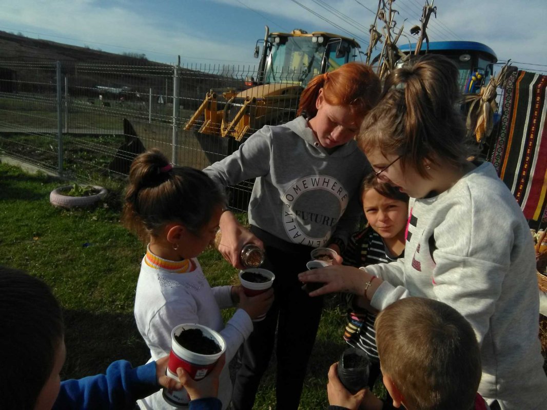 O mână de ajutor pentru copii într-un sat vasluian 134067