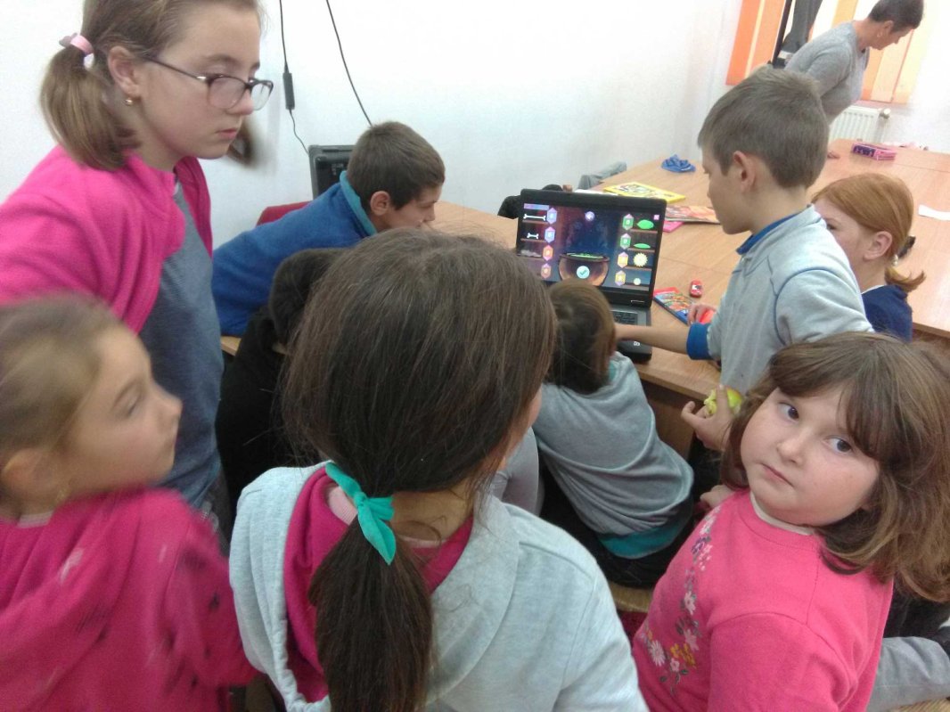 O mână de ajutor pentru copii într-un sat vasluian 134070