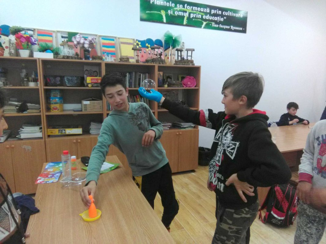 O mână de ajutor pentru copii într-un sat vasluian 134074