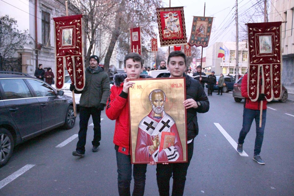 „Pelerini pe cărările sfinţilor” în municipiul Brăila 134172