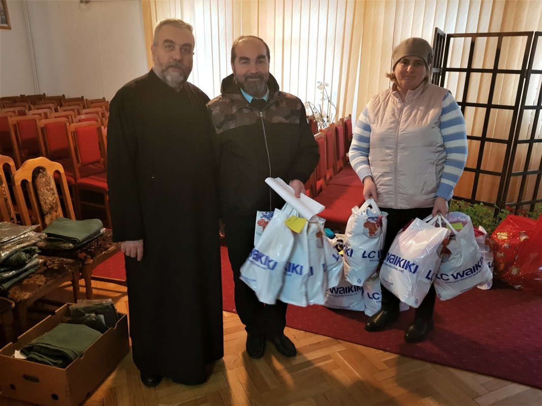 Moș Nicolae le-a adus ghetuțe și daruri copiilor fălticeneni 134314