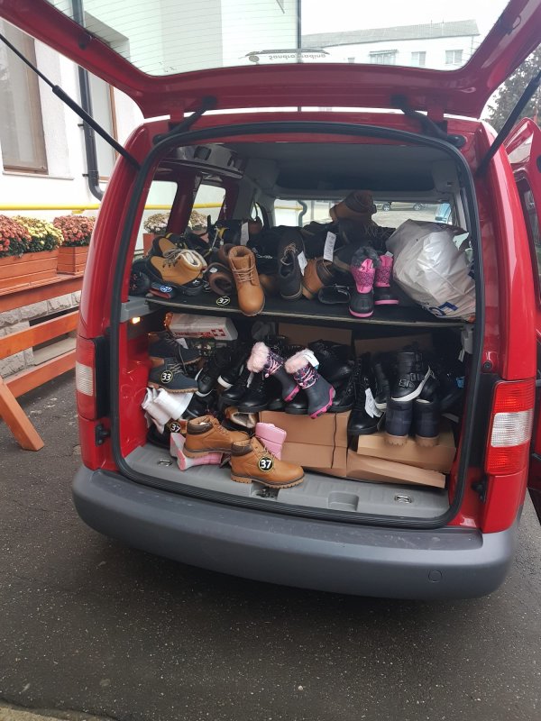 Moș Nicolae le-a adus ghetuțe și daruri copiilor fălticeneni 134317