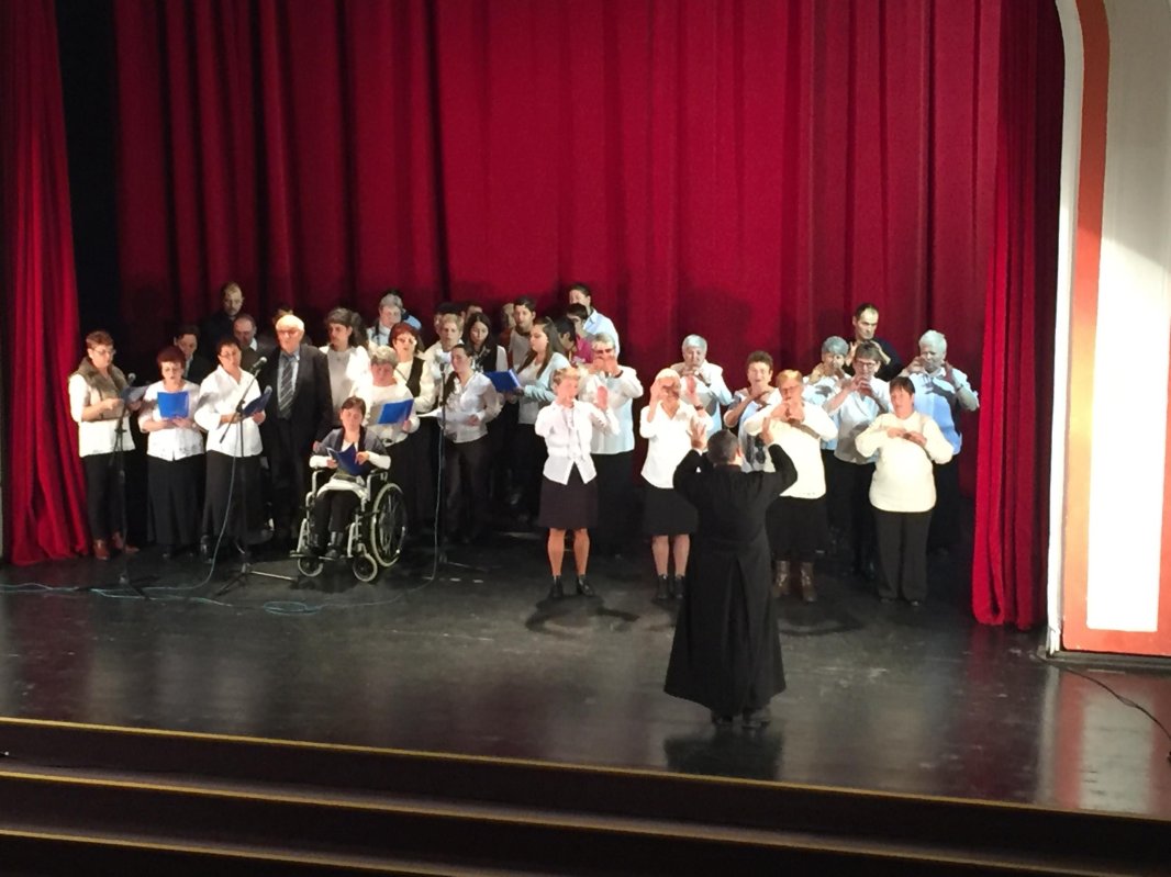 Sărbătoare pentru 300 de persoane cu dizabilități la Alba Iulia 134356