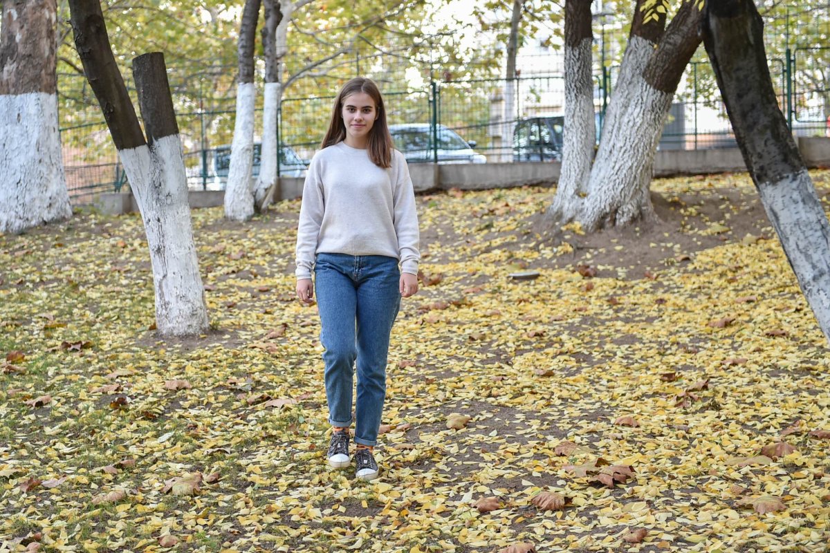 O tânără care se „zidește” pe sine în frumusețe 133839