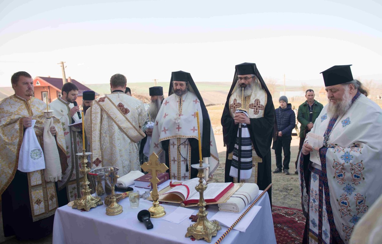 Casă construită de Mănăstirea Hadâmbu pentru o familie cu 10 copii 134442