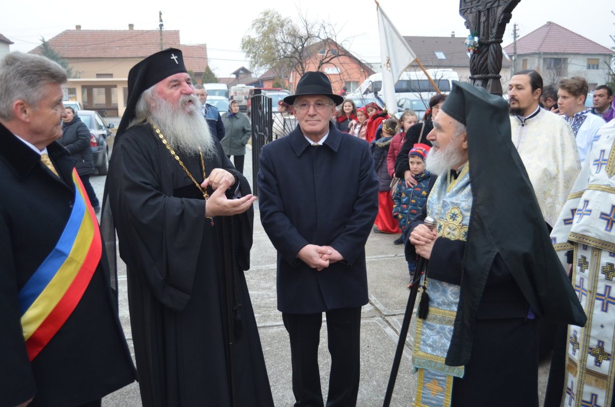 Mitropolitul Banatului, în parohia arădeană Fântânele 134584