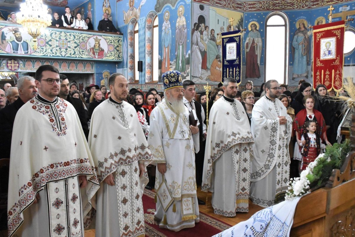 Prezență arhierească la Iclod, județul Cluj 134592