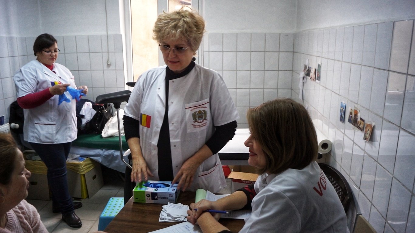 Acţiuni social-filantropice ale voluntarilor Paraclisului Catedralei Naţionale 134661