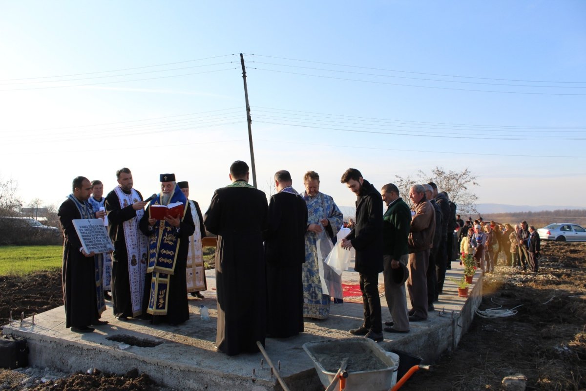 Punerea pietrei de temelie pentru  o nouă biserică în județul Gorj 134853